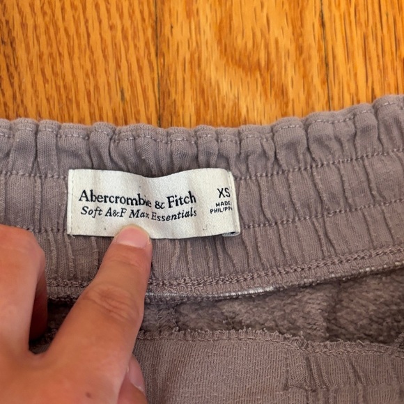Abercrombie & Fitch Women's Light Purple Joggers - Picture 2 of 4